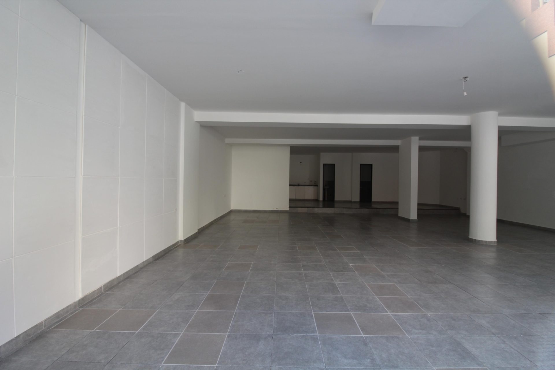 Local Comercial de 150 m2  c/RENTA a mts PLAZA Barrio General Paz .