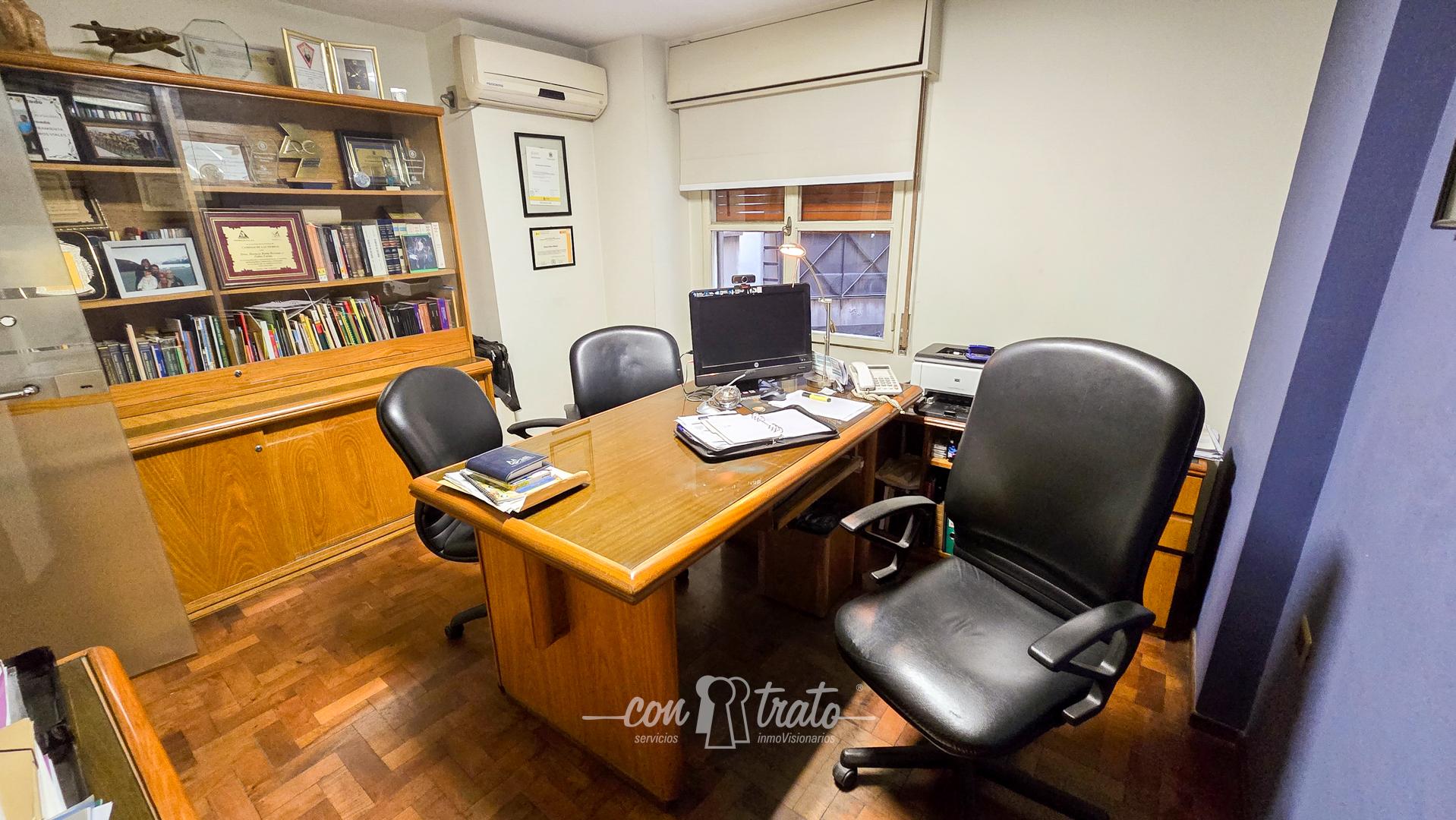 Oficina 120 m2 frente del Patio Olmos! 6 box individ. 2 oficinas exclusivas y 1 sala de reunión