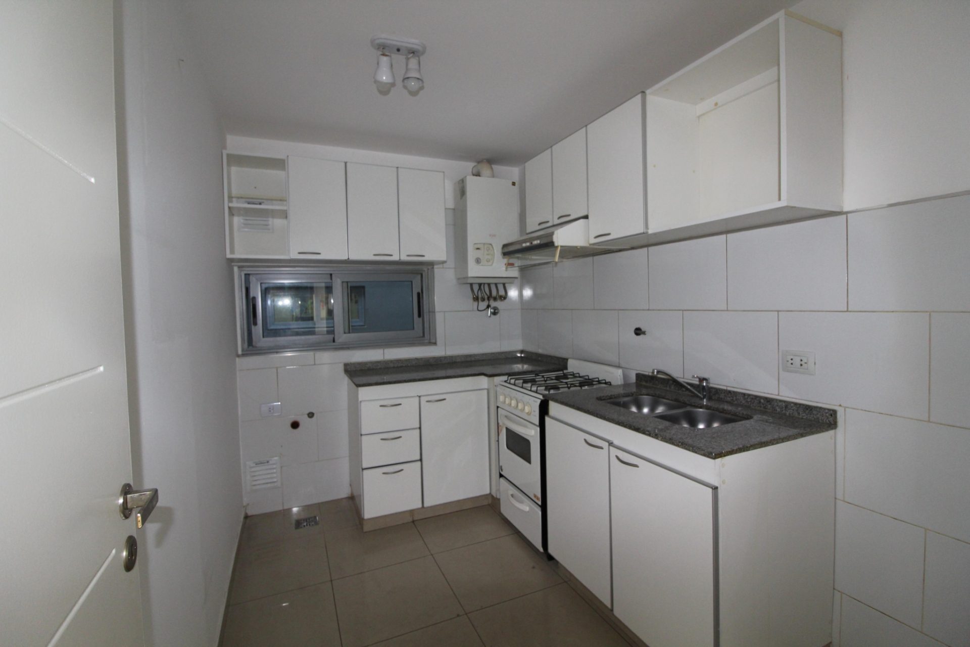 Bº Gral. Paz. Excelente Ubicación- 2 dormitorios coc/sep - Edif. con pileta