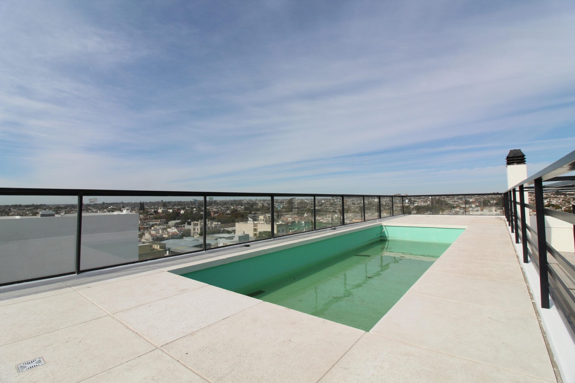 Güemes al 100 Bº Gral. Paz - Dpto. 1 dorm. c/balcón amplio y coc. separada - Pileta y quincho