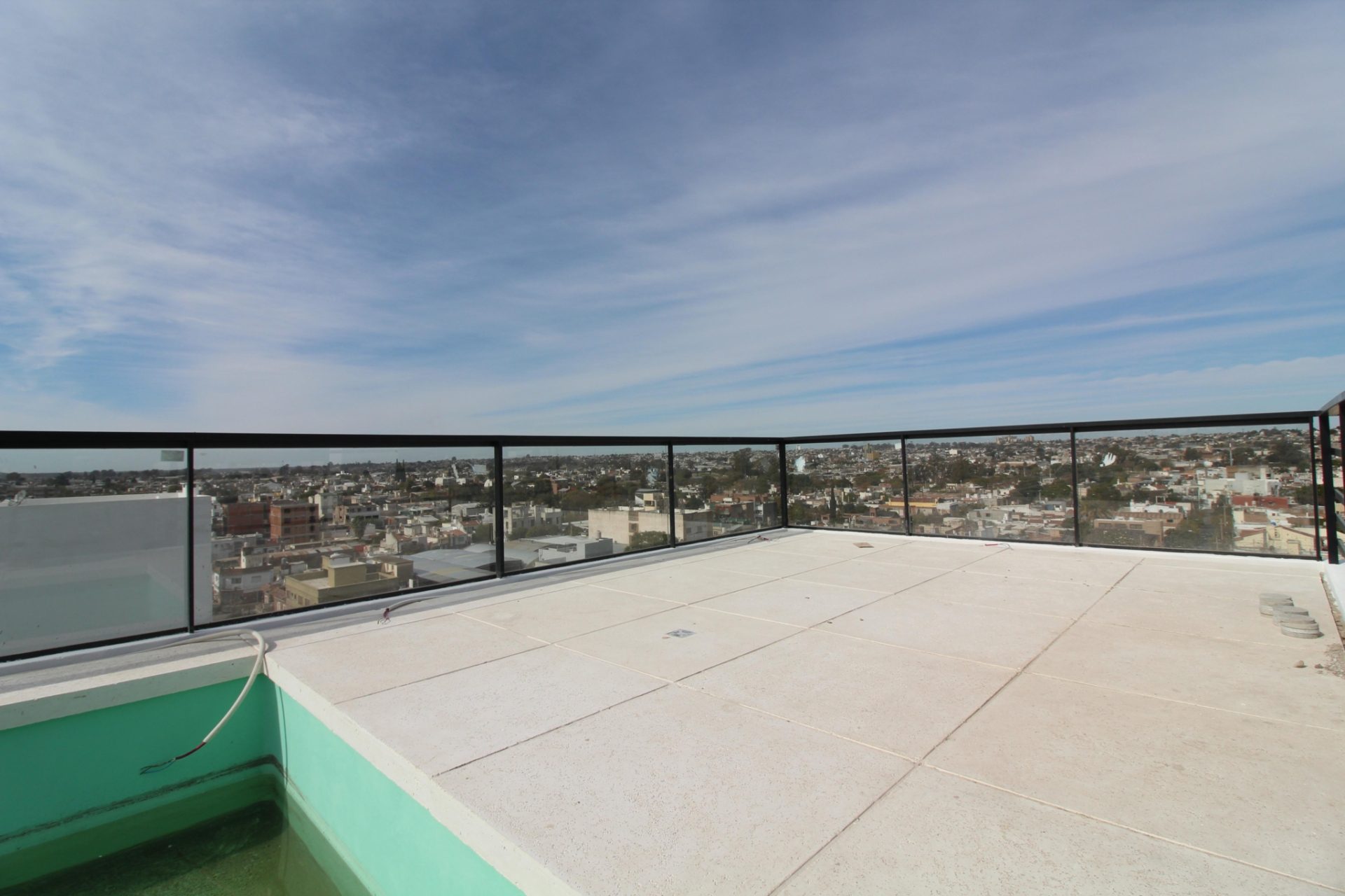 Güemes al 100 Bº Gral. Paz - Dpto. 1 dorm. c/balcón amplio y coc. separada - Pileta y quincho