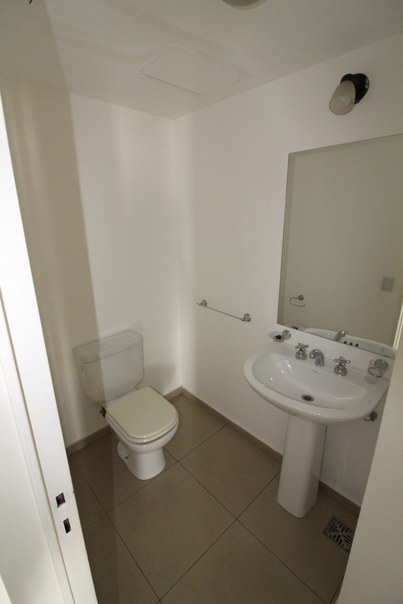 Bº Gral. Paz. Excelente Ubicación- 2 dormitorios coc/sep - Edif. con pileta