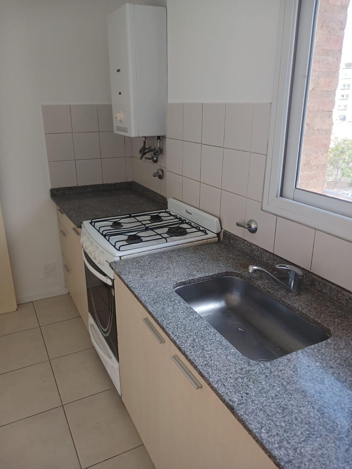 1 dorm. s/25 de Mayo y Pringles c/balcón - 3er piso frente !!! Excelente ubicación Bº Gral Paz