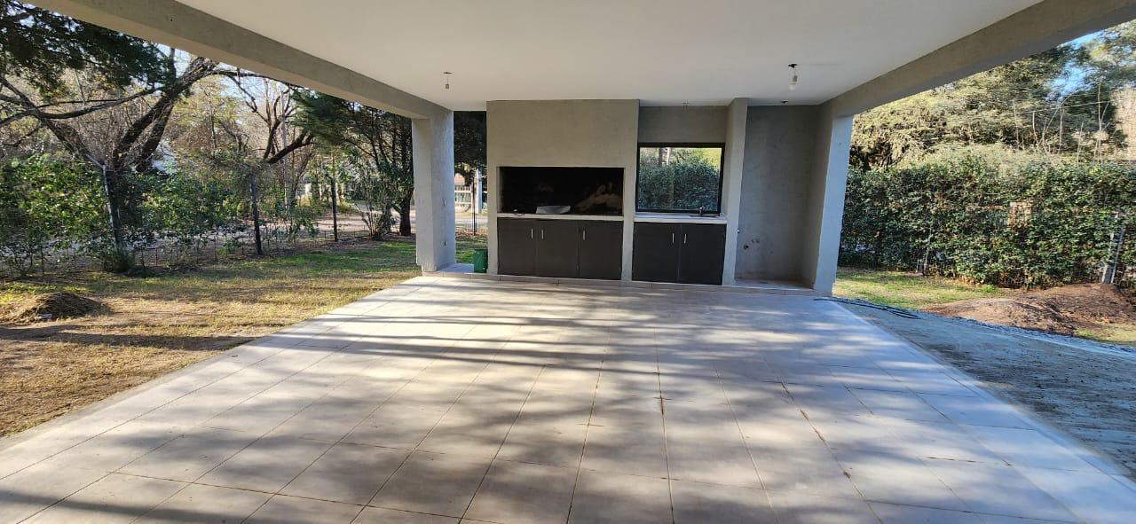 Casa 3 dormitorios con galería y cochera doble – Villa Warcalde  - Zona de clubes