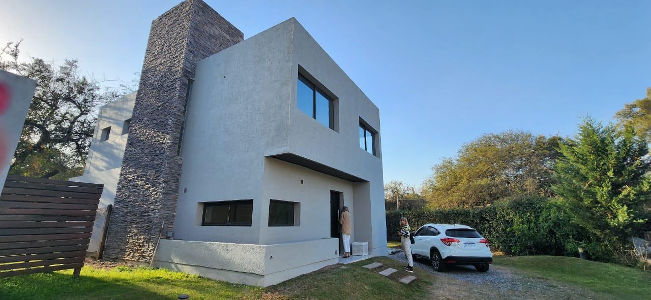 Casa 3 dormitorios con galería y cochera doble – Villa Warcalde  - Zona de clubes