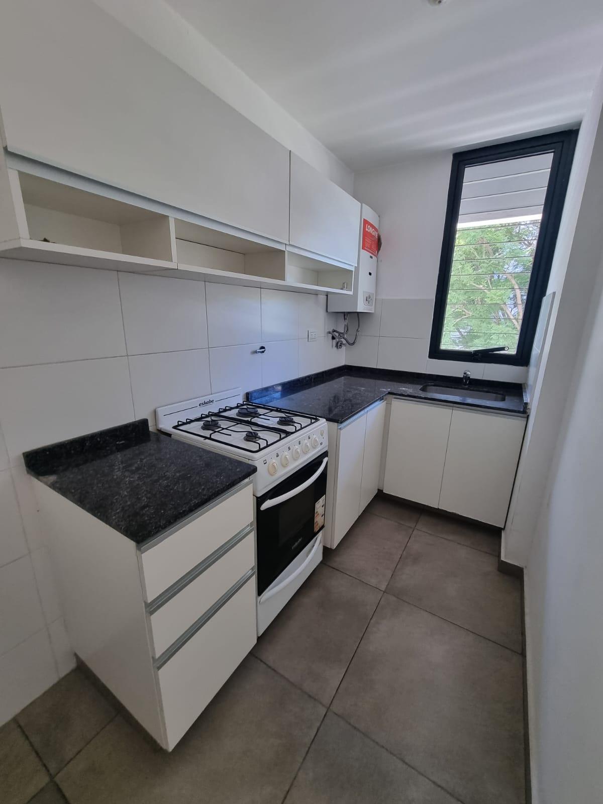Dpto. 1 dormitorio HERMOSO!! Balcón amplio 2º piso externo. BºGeneral paz. Edif. con pileta y asador