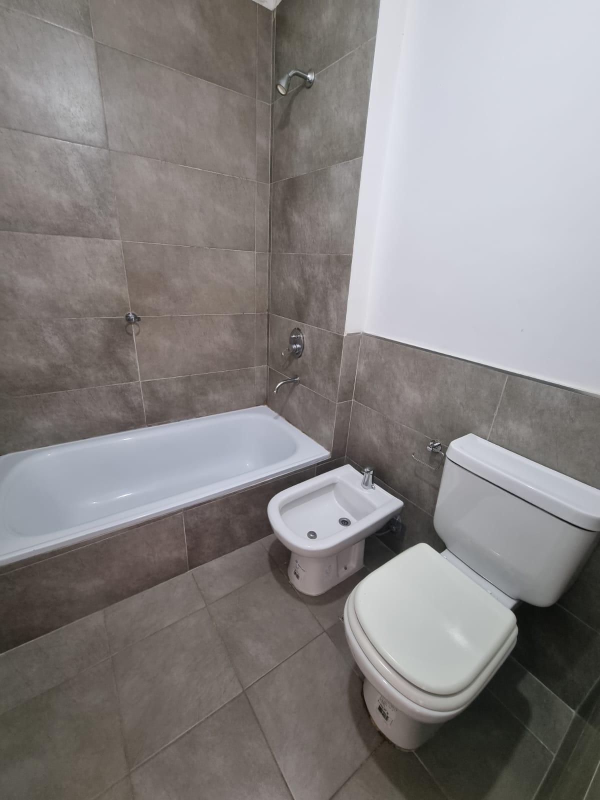 Dpto. 1 dormitorio HERMOSO!! Balcón amplio 2º piso externo. BºGeneral paz. Edif. con pileta y asador