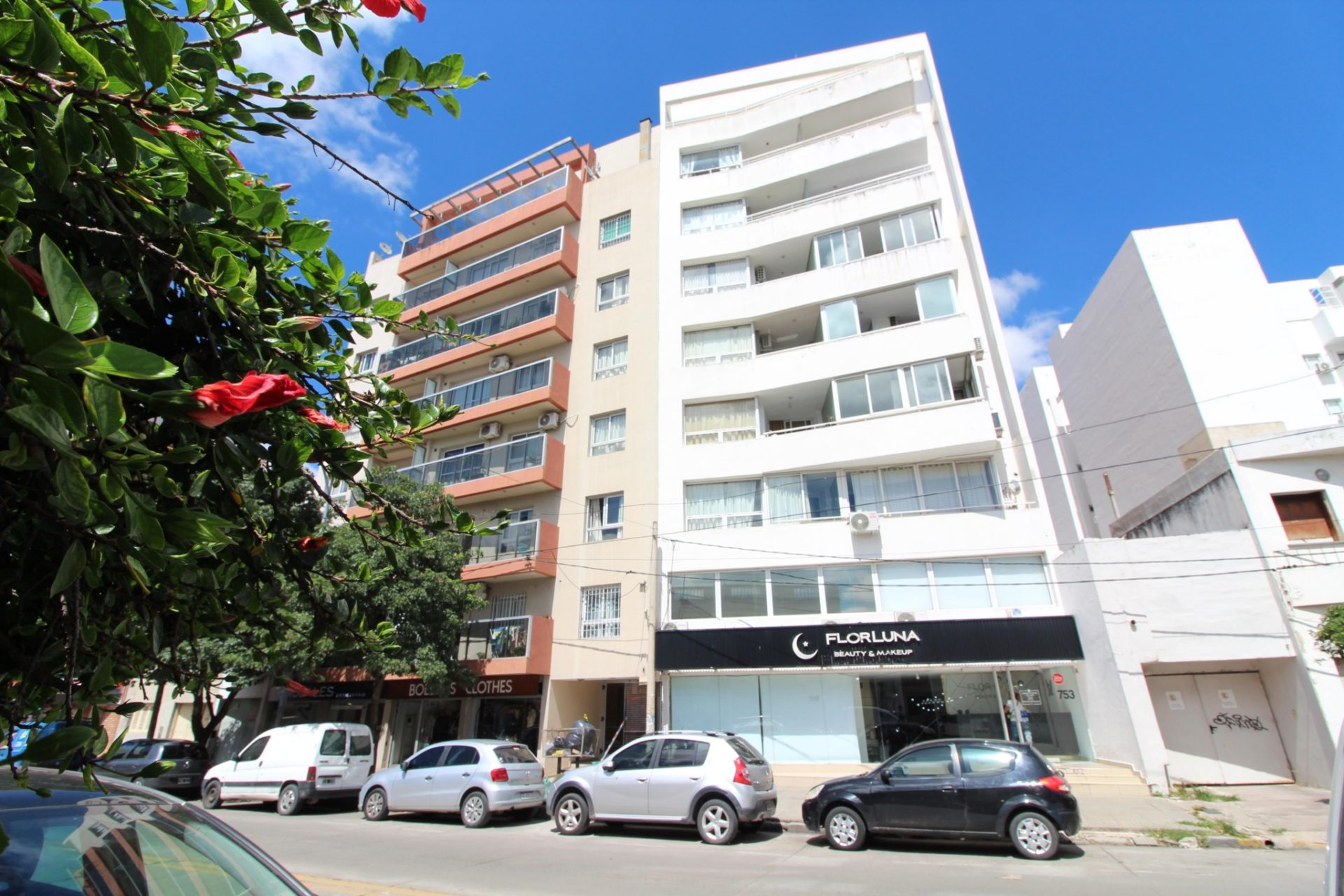 EN ALQUILER Dpto. 1 dormitorio Bº Alta Cordoba Frente Plaza 1 Dormitorio Completamente Equipado !!!!