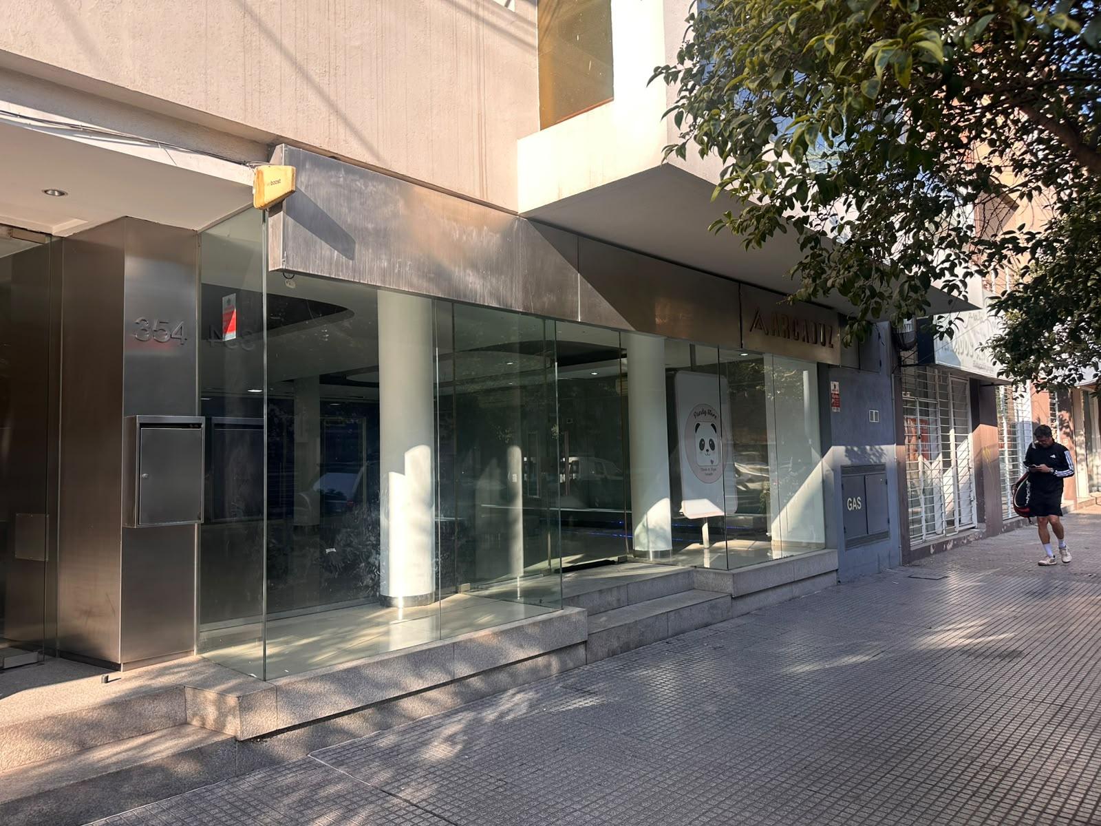 Excelente Local Comercial de 100 m² con Patio y Cochera | General Paz