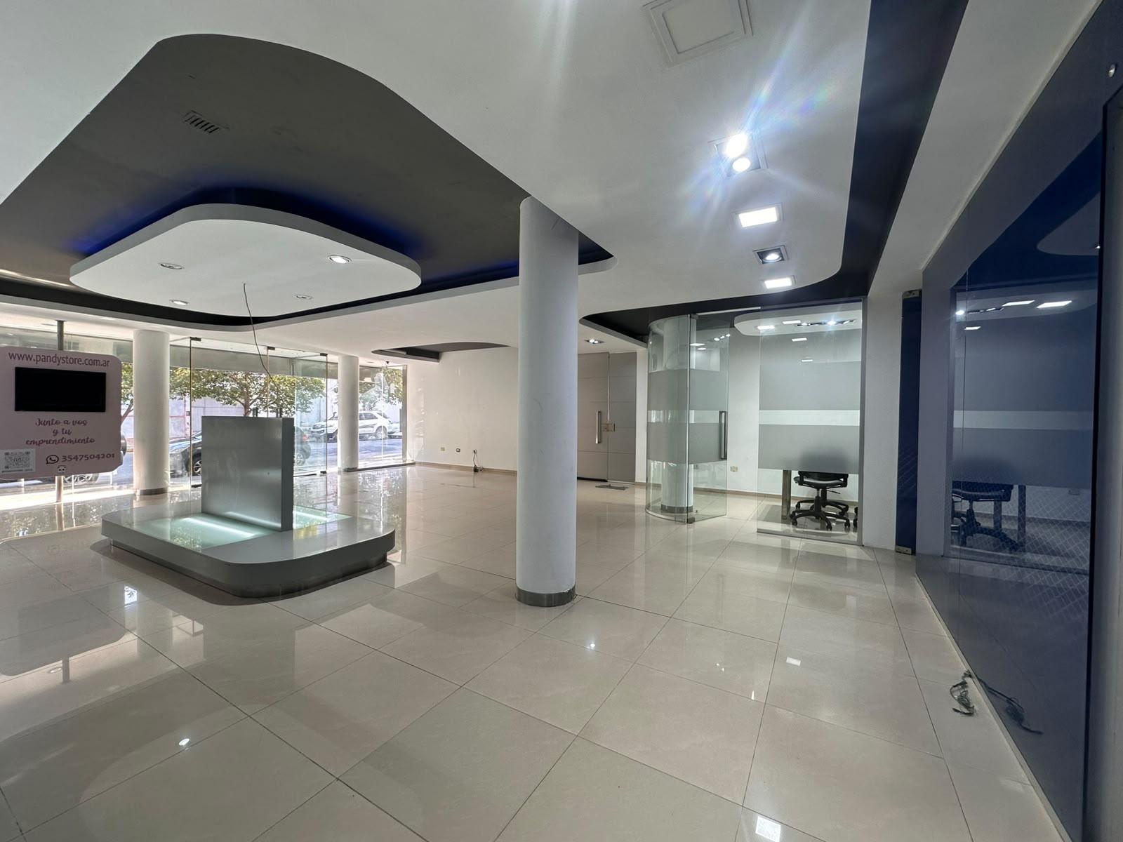 Excelente Local Comercial de 100 m² con Patio y Cochera | General Paz
