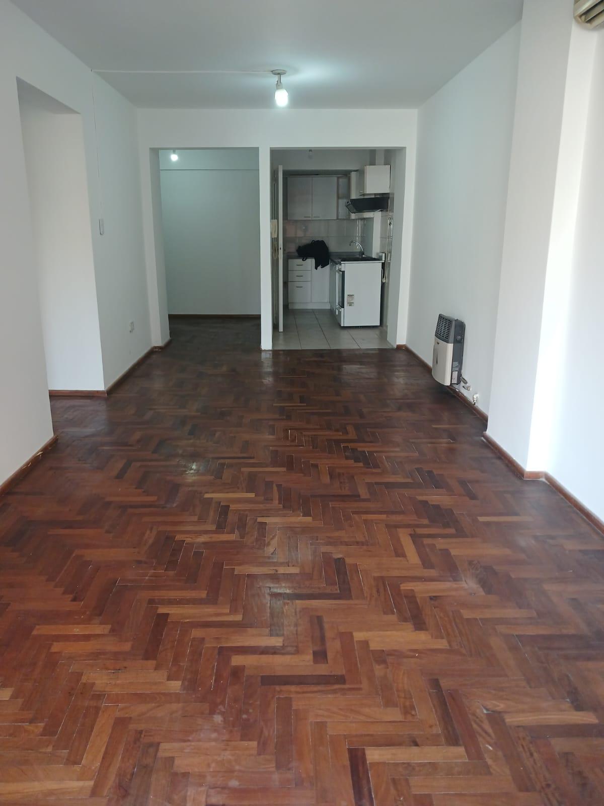 Amplio Departamento de 2 Dormitorios | 2 Baños | Balcón | Nueva Córdoba a mts. de Plaza España