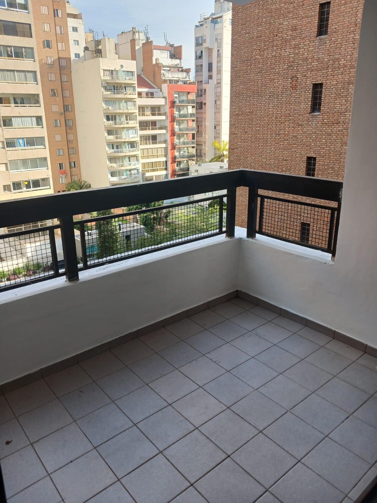 Amplio Departamento de 2 Dormitorios | 2 Baños | Balcón | Nueva Córdoba a mts. de Plaza España