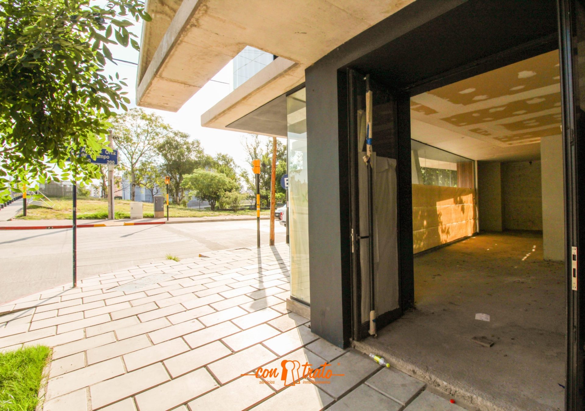 Local esquina  en General Paz de 170mts! con EXCELENTE RENTA!
