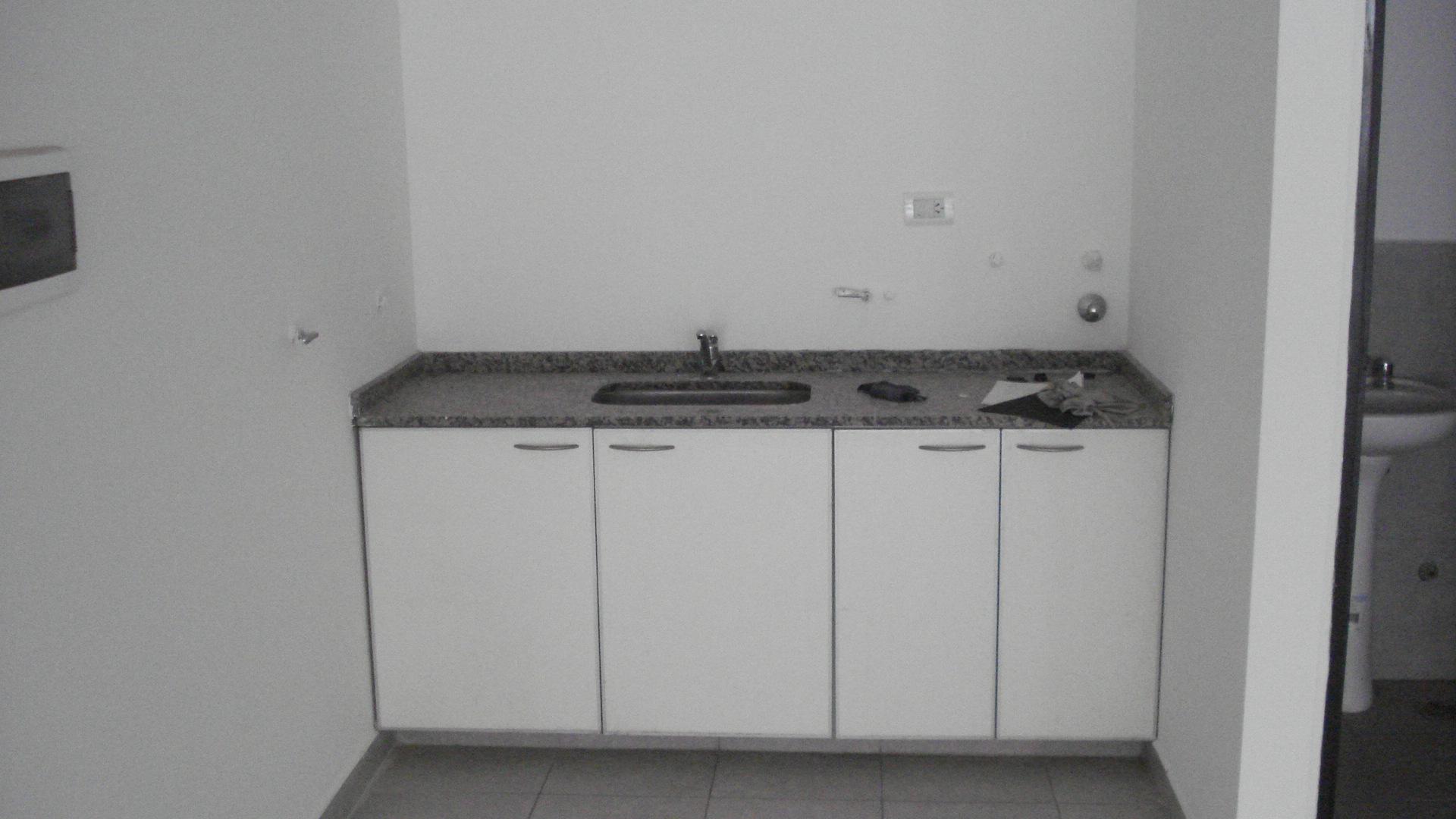 Local Comercial de 150 m2  c/RENTA a mts PLAZA Barrio General Paz .