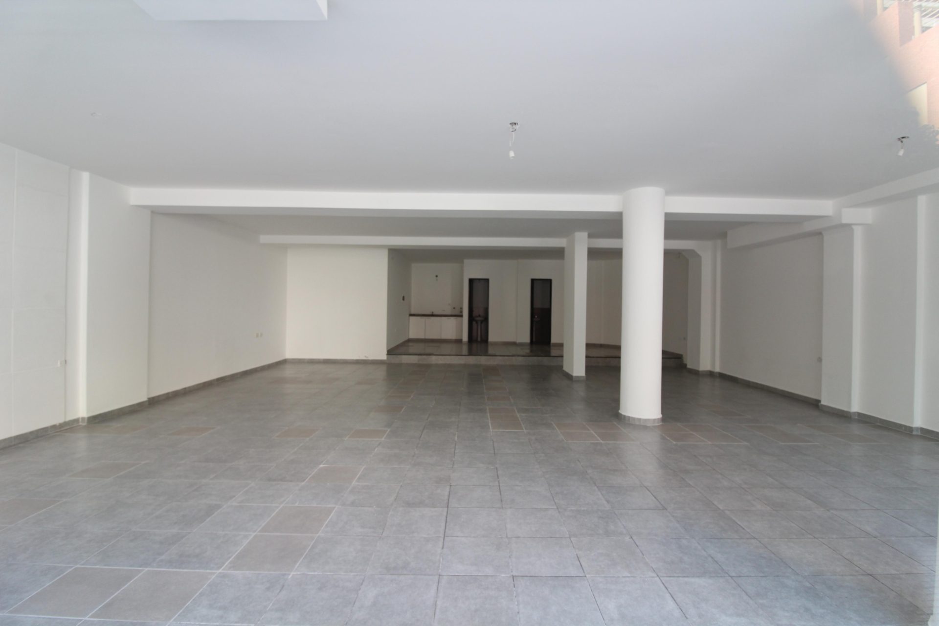Local Comercial de 150 m2  c/RENTA a mts PLAZA Barrio General Paz .
