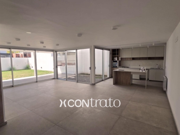 Casa c/ESCRITURA! de 220 m2 Cub  y 360 m2 Terreno en Bº Campo Chico  Urbanización Residencial