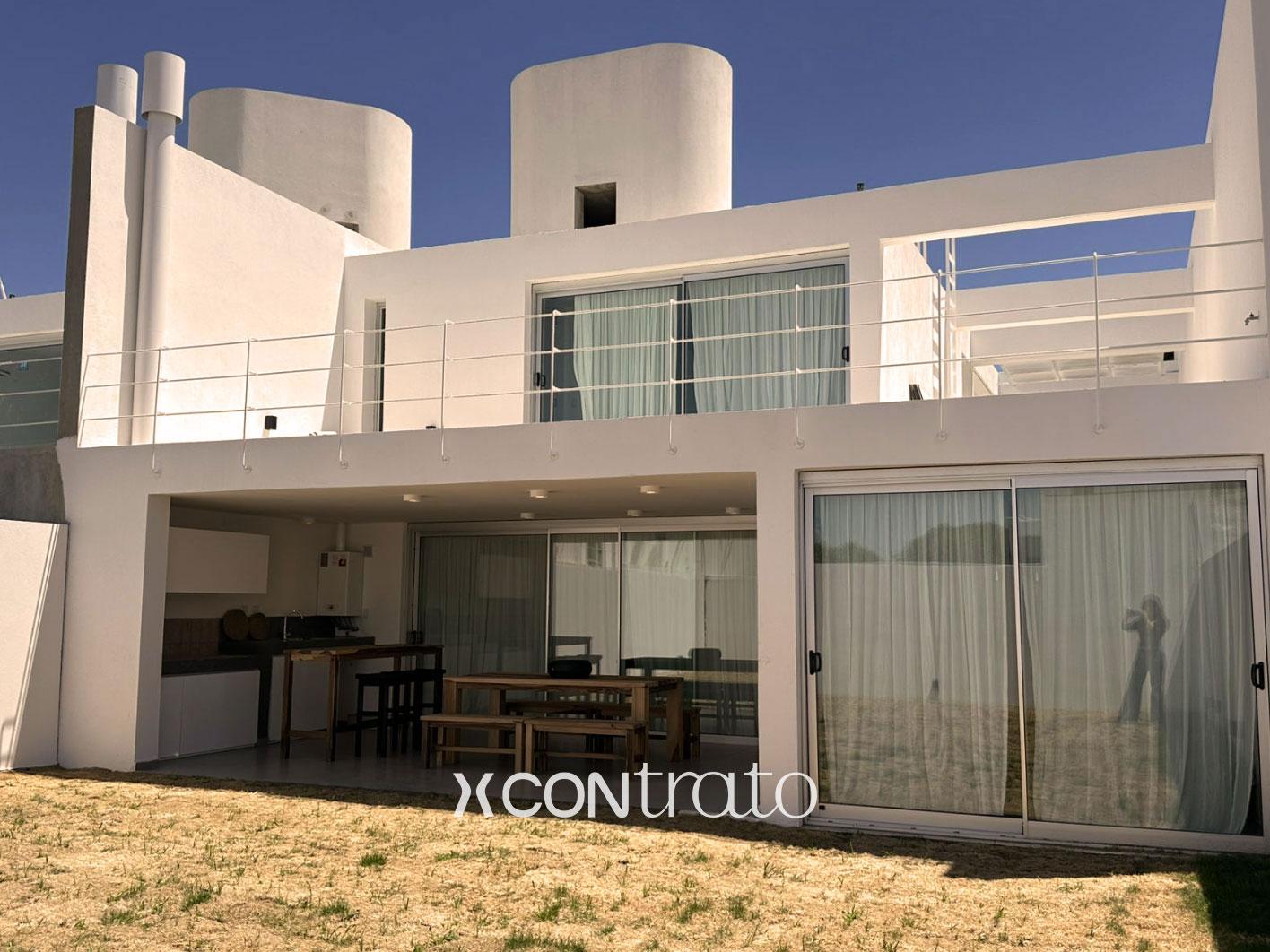 Casa A ESTRENAR!  3 Dormit  200 m2 Cub 300 m2 Terr  Bº Campo Chico – Zona SUR! Imperdible!