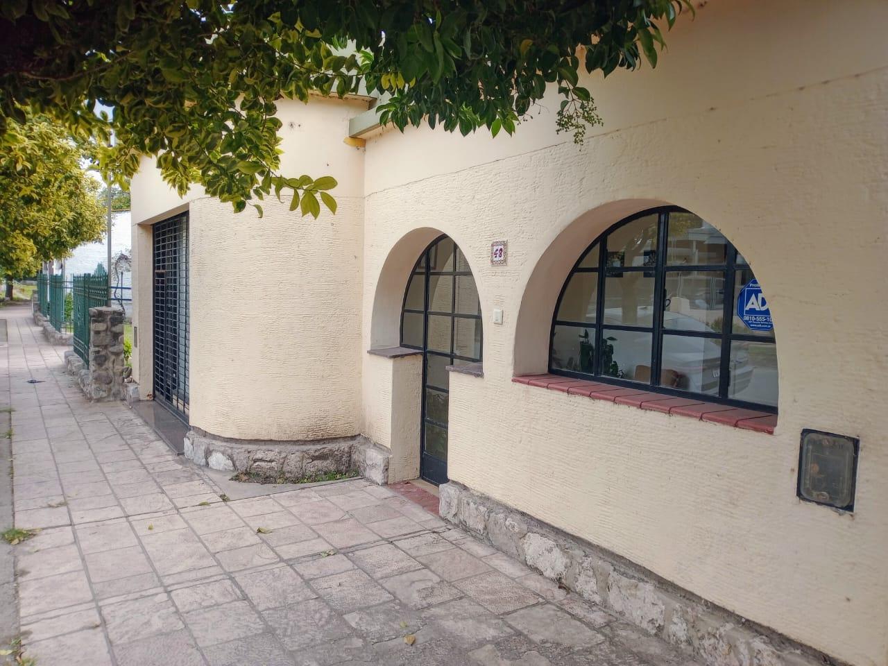 Casa ideal desarrollistas ubicada en centro de villa Allende!!