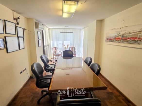 Oficina 120 m2 frente del Patio Olmos! 6 box individ. 2 oficinas exclusivas y 1 sala de reunión