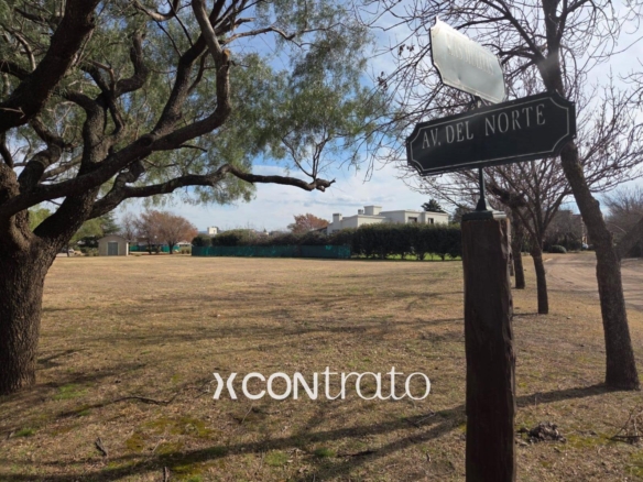 Terreno exclusivo con fondo Norte a la venta en Chacras de la Villa !!!