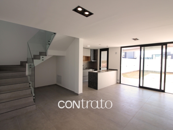 Dúplex Premiun  A Estrenar 3 Dormit 3 Baños  Patio Norte Galería Asador-  Campo Chico